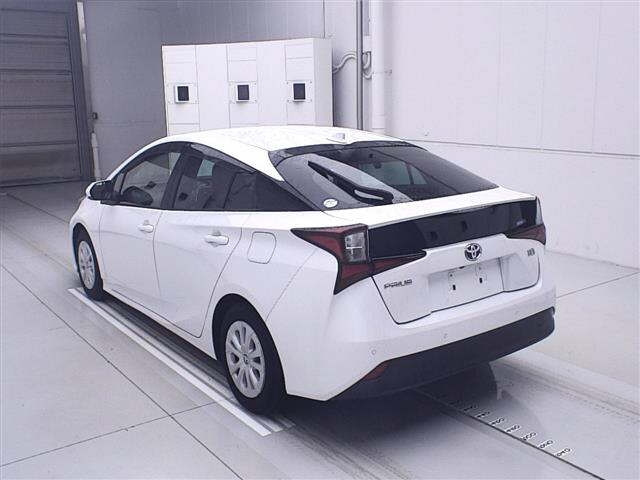 TOYOTA PRIUS 2021