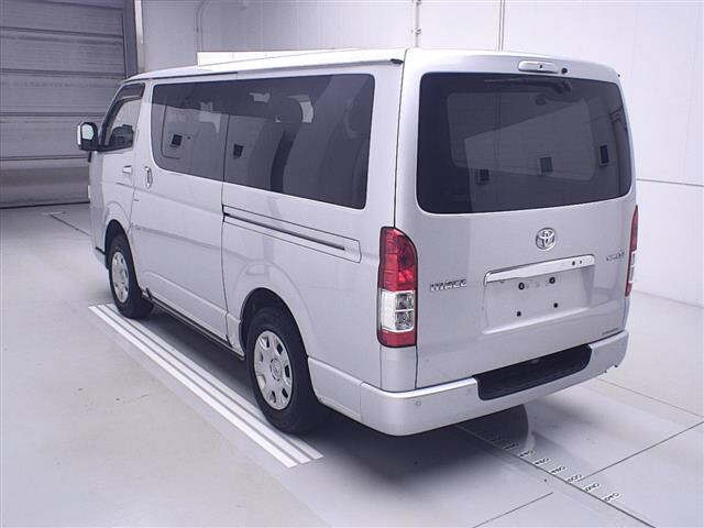 TOYOTA HIACE VAN 2020