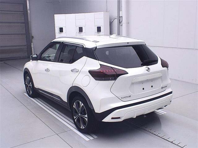 NISSAN KIX 2020