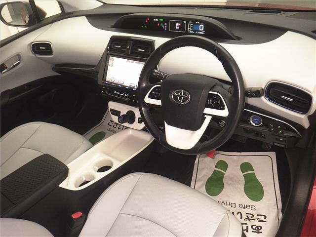 TOYOTA PRIUS 2016