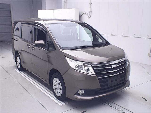 TOYOTA NOAH 2015