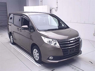 TOYOTA NOAH 2015