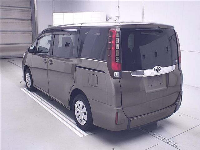 TOYOTA NOAH 2015