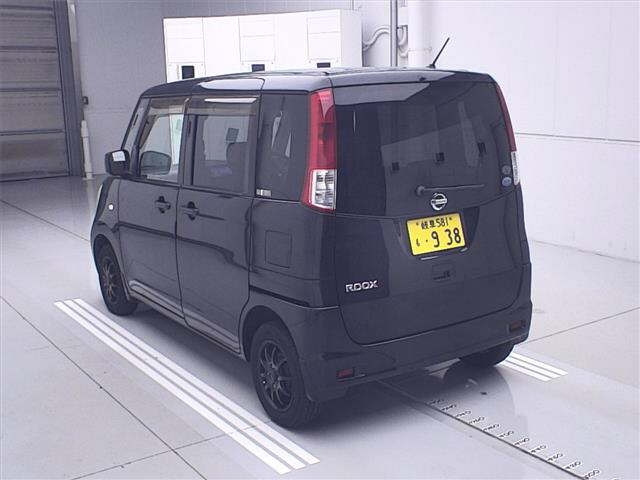 NISSAN ROOX 2011