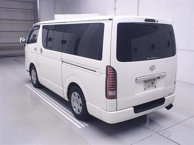 TOYOTA HIACE VAN 2013