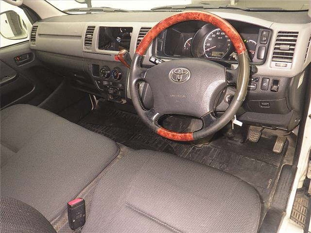 TOYOTA HIACE VAN 2013