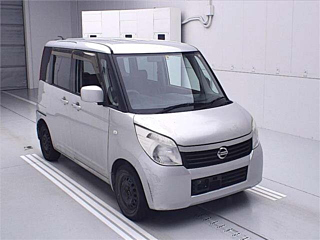 NISSAN ROOX 2011