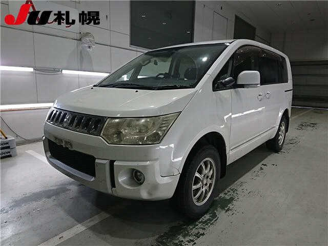 MITSUBISHI DELICA D5 2011