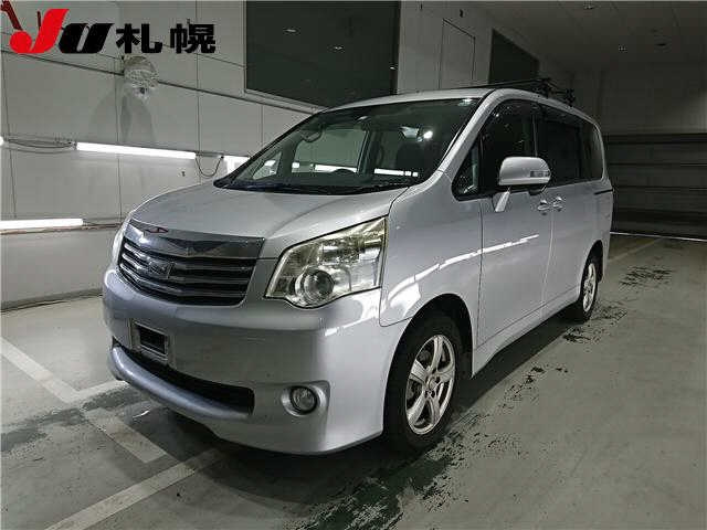 TOYOTA NOAH 2011