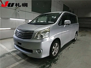 TOYOTA NOAH 2011