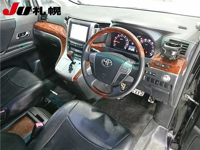 TOYOTA VELLFIRE 2010