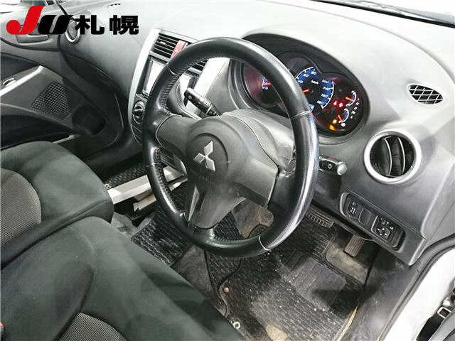 MITSUBISHI COLT PLUS 2009