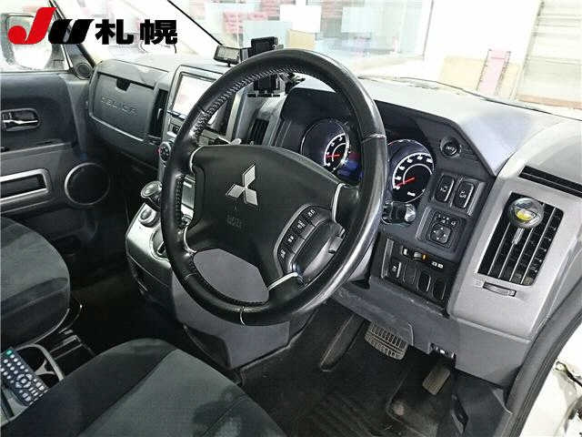 MITSUBISHI DELICA D5 2011