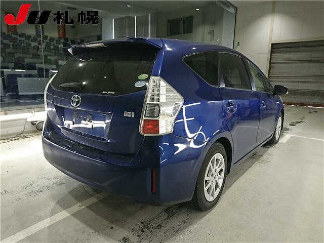 TOYOTA PRIUS ALPHA 2013
