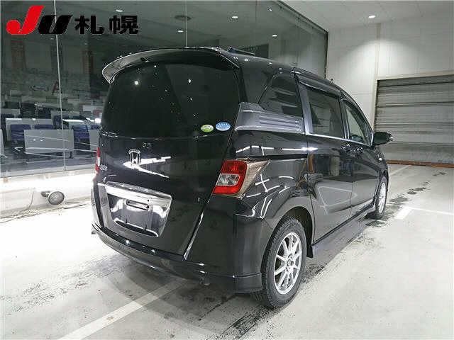 HONDA FREED 2011