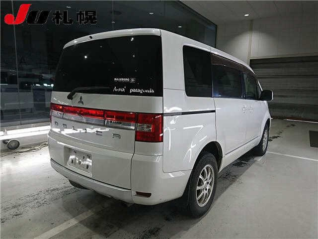 MITSUBISHI DELICA D5 2011