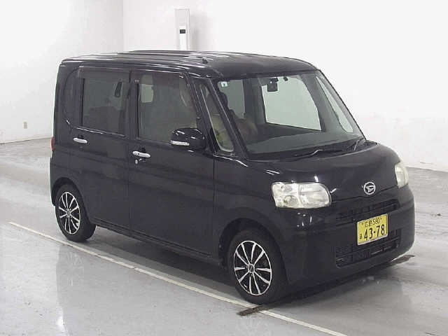 DAIHATSU TANTO 2011