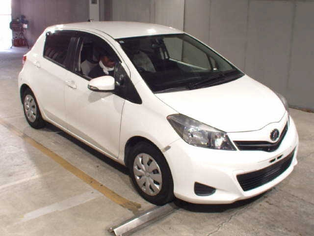 TOYOTA VITZ 2013