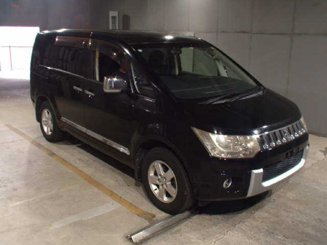 MITSUBISHI DELICA D5 2013