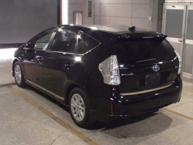 TOYOTA PRIUS ALPHA 2012