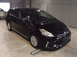 TOYOTA PRIUS ALPHA 2012