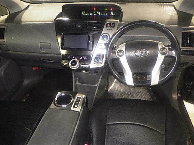 TOYOTA PRIUS ALPHA 2012