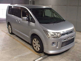 MITSUBISHI DELICA D5 2010
