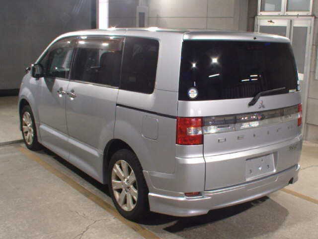 MITSUBISHI DELICA D5 2010