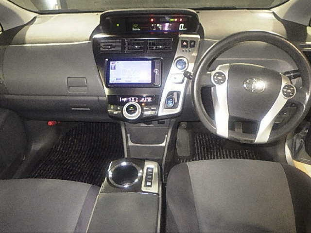 TOYOTA PRIUS ALPHA 2012