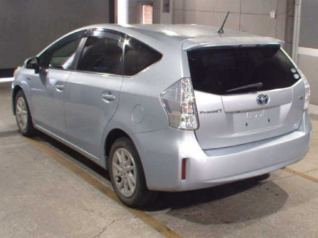 TOYOTA PRIUS ALPHA 2012
