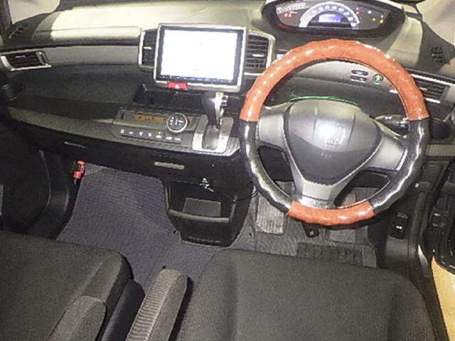 HONDA FREED 2012