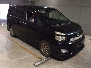 TOYOTA VOXY 2010
