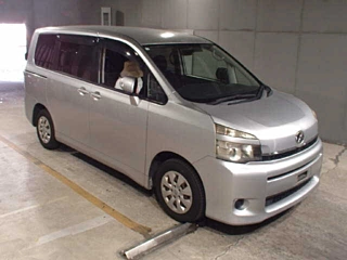 TOYOTA VOXY 2010