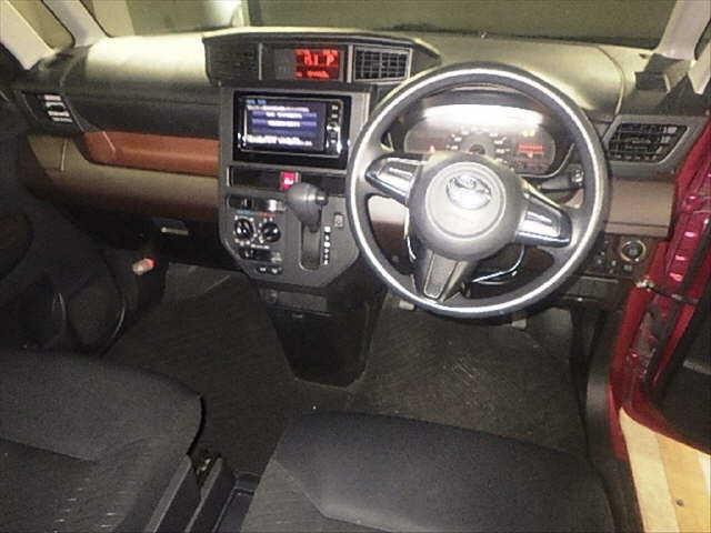 TOYOTA ROOMY 2017