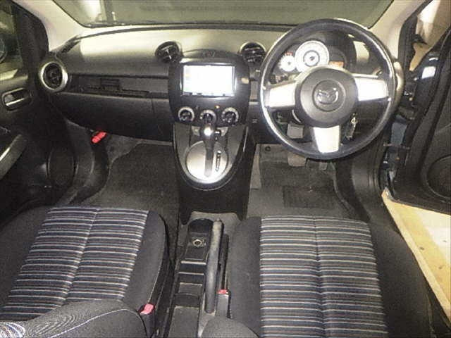MAZDA DEMIO 2010