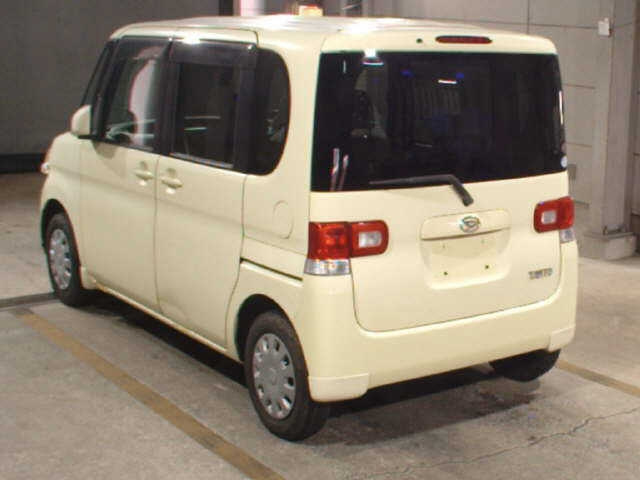 DAIHATSU TANTO 2010