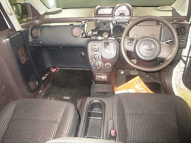 TOYOTA PORTE 2012