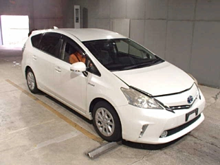 TOYOTA PRIUS ALPHA 2013