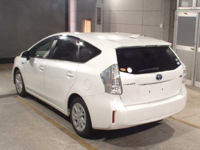 TOYOTA PRIUS ALPHA 2013