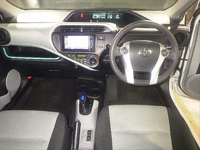 TOYOTA AQUA 2013