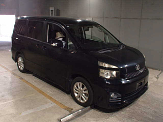 TOYOTA VOXY 2010