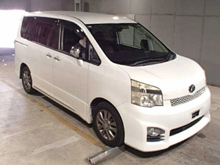 TOYOTA VOXY 2013