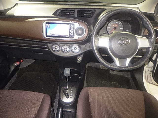 TOYOTA VITZ 2012