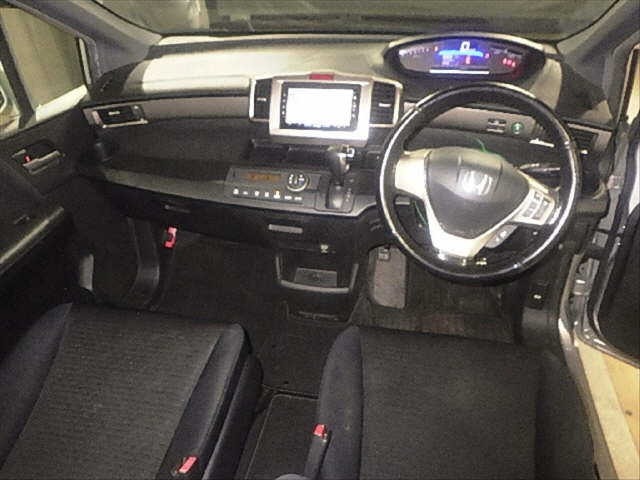 HONDA FREED 2011
