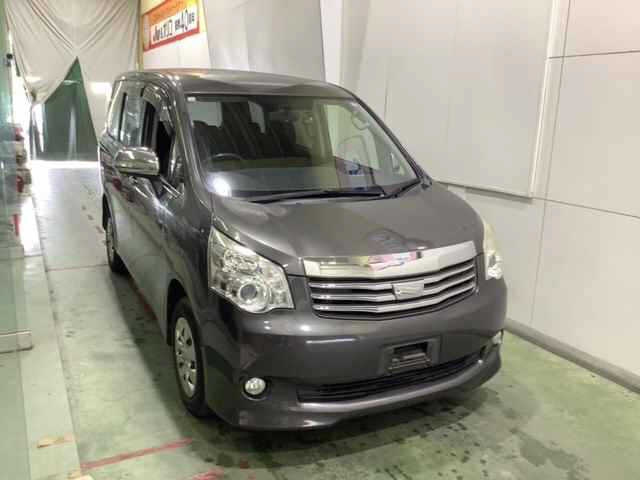 TOYOTA NOAH 2012