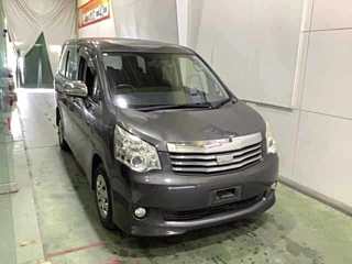 TOYOTA NOAH 2012