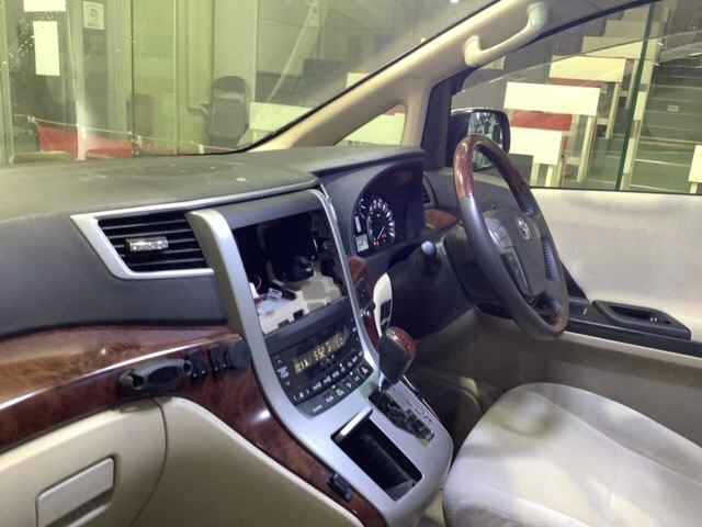 TOYOTA VELLFIRE 2009