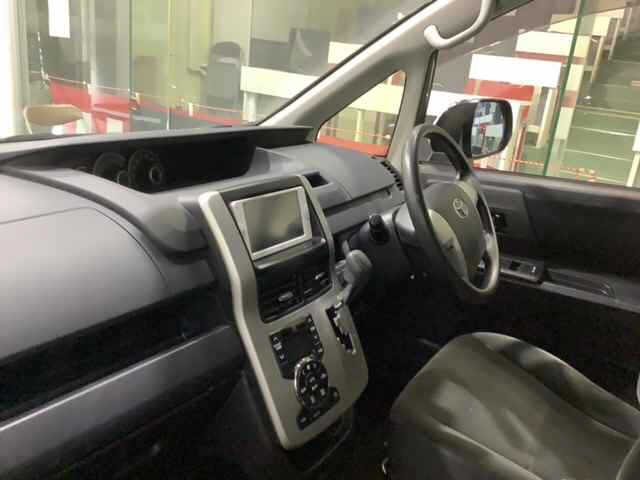 TOYOTA NOAH 2012