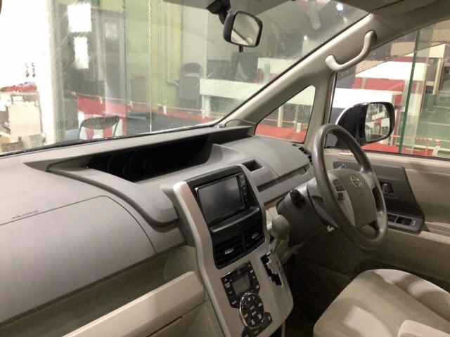 TOYOTA NOAH 2010