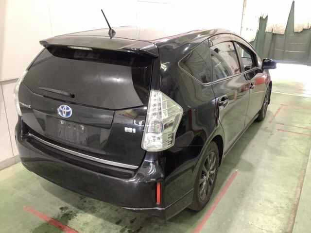 TOYOTA PRIUS ALPHA 2012